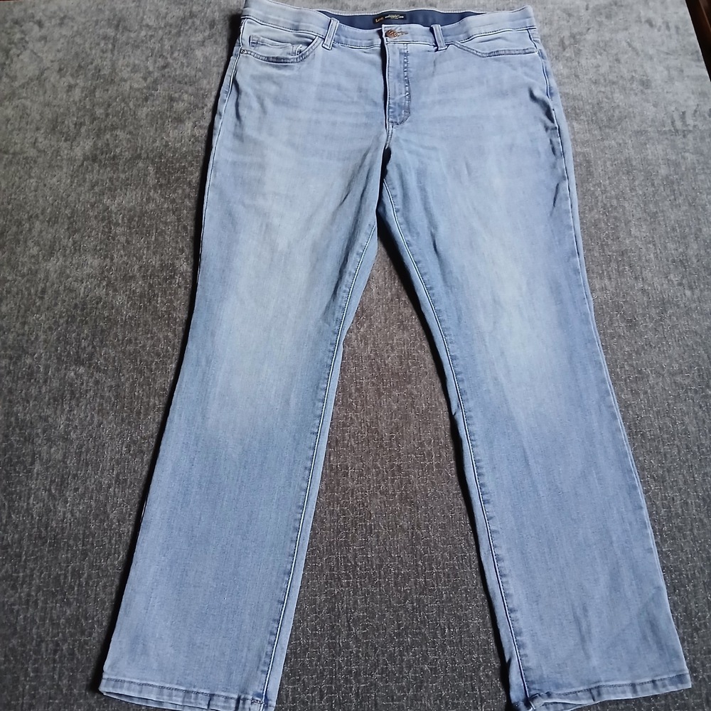 Lee Extreme Motion Straight Leg Jeans Light Wash Blue Denim Womens 18 Medium